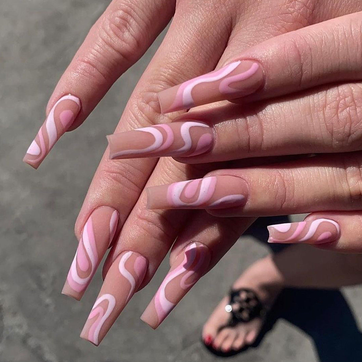 Rose color lines fake nail